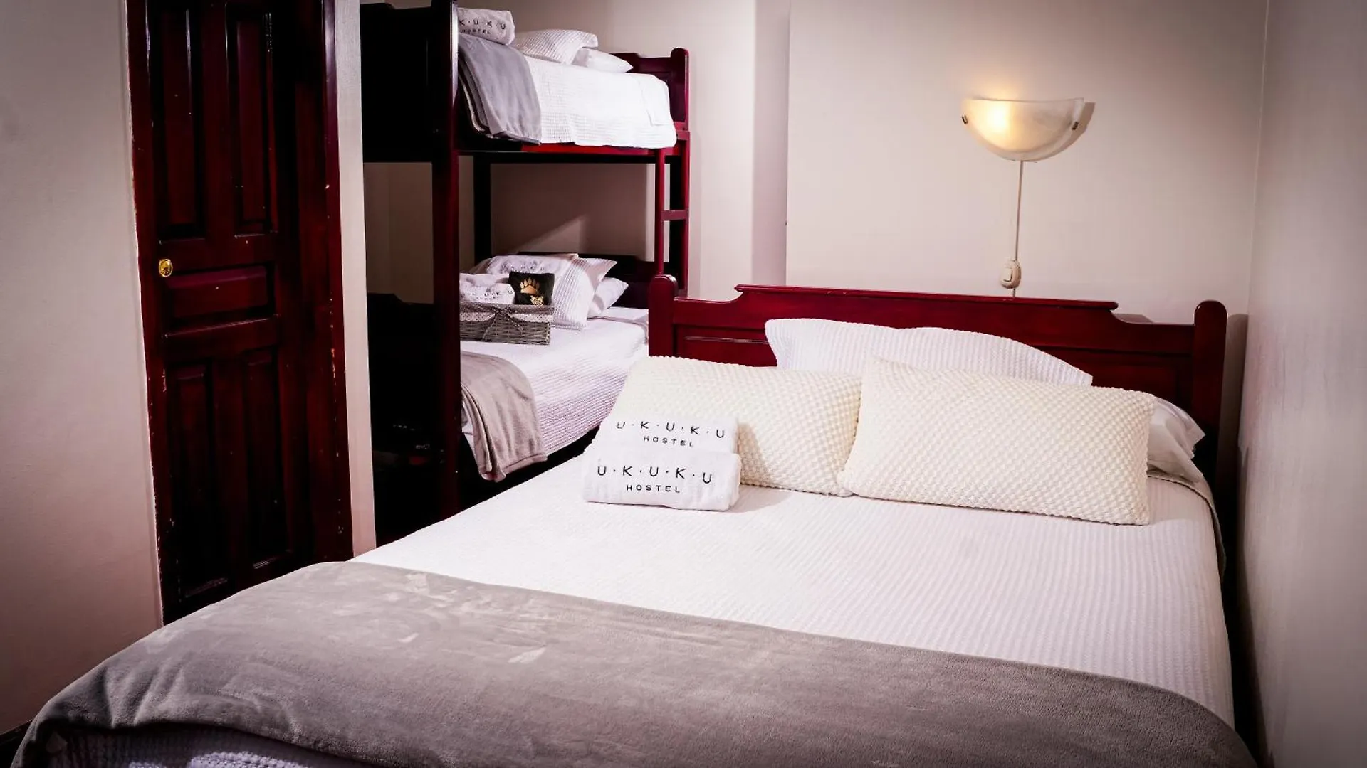 Ukuku Hostel キト